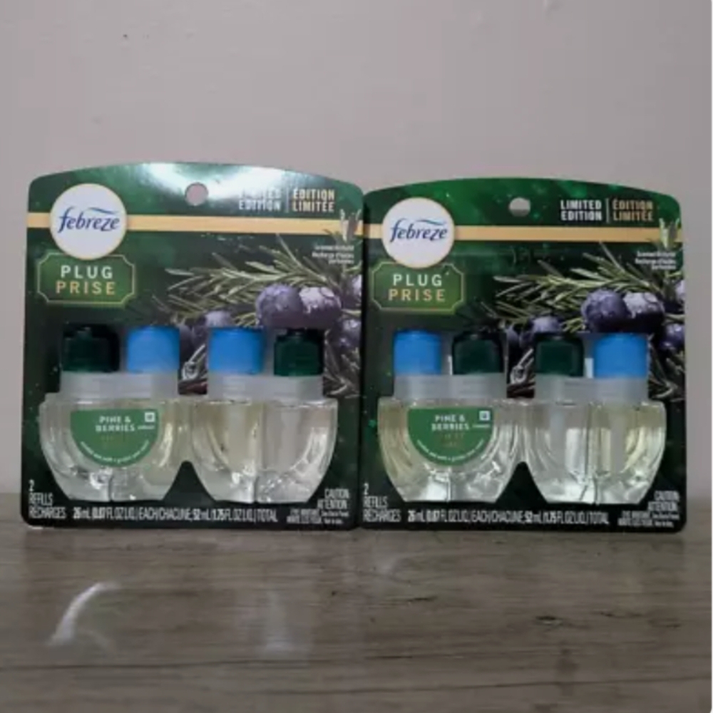 Febreze Limited Edition Pine & Berries Plug in Air Freshener Oil Refills NEW